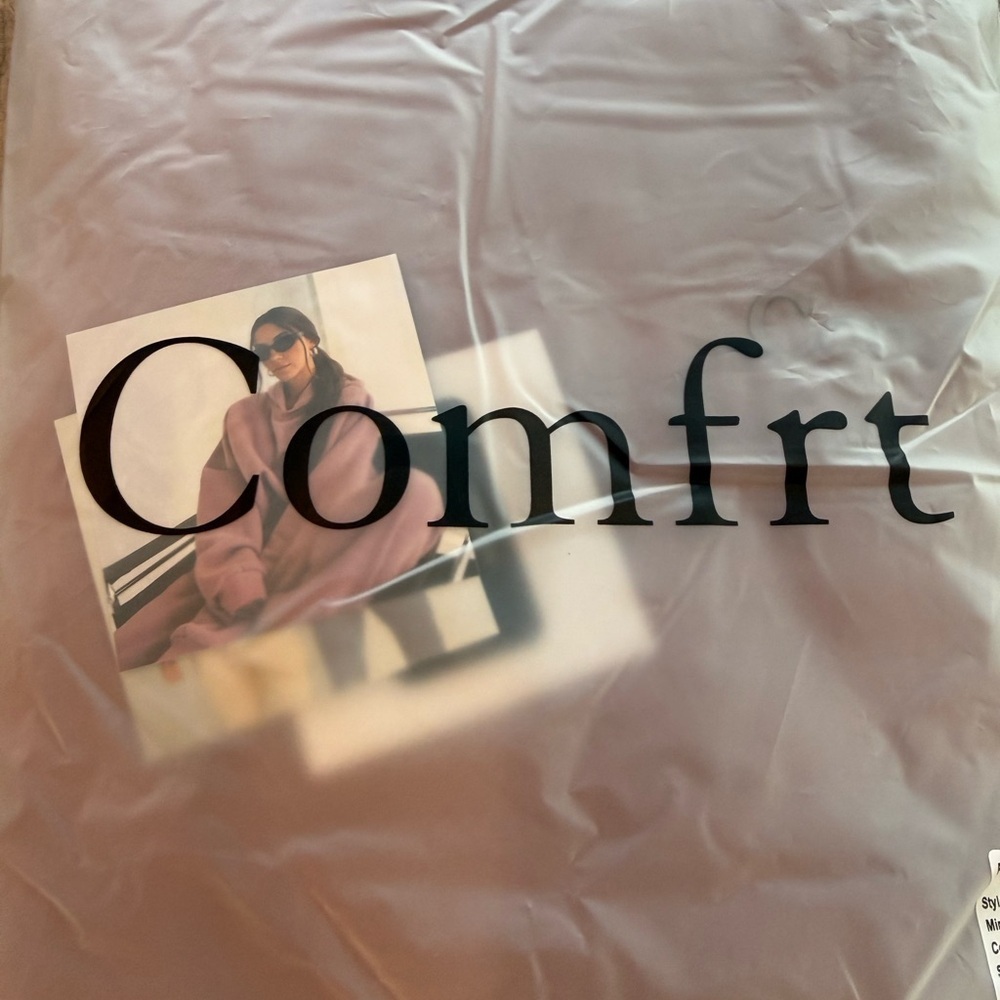COMFRT Minimalist Hoodie NWT - Picture 6 of 9
